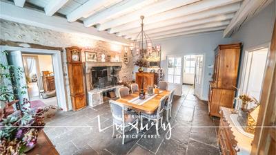 Maison - 465 m² - 14 pièces