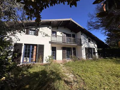 Maison - 180 m² - 8 pièces