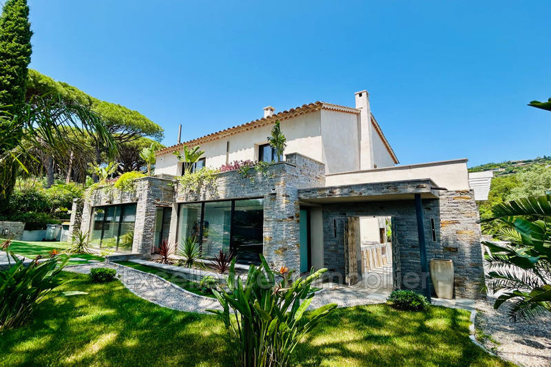 Villa - 215 m² - 10 pièces