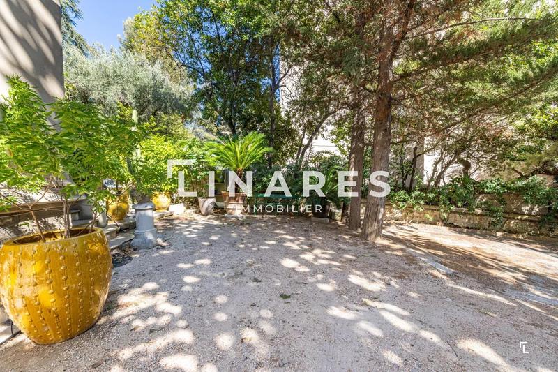 Maison - 204 m² - 6 pièces