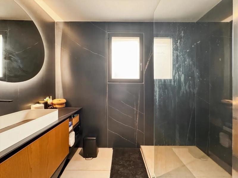 Maison - 236 m² - 7 pièces