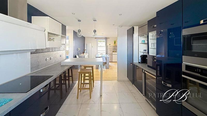 Appartement - 90 m² - 4 pièces