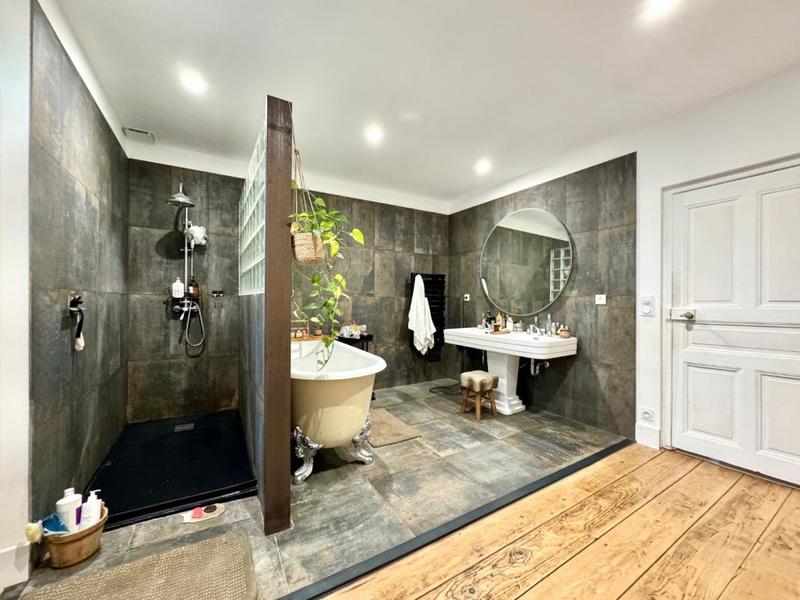 Maison de ville - 238 m² - 8 pièces