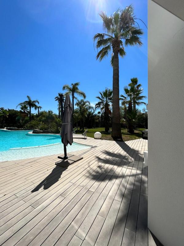 Maison contemporaine - 900 m² - 12 pièces