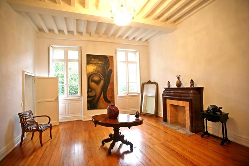 Maison de maîtres - 331 m² - 9 pièces