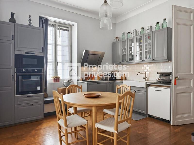 Maison - 238 m² - 8 pièces