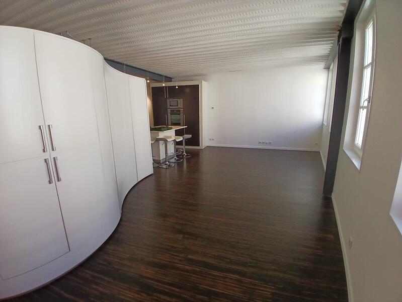 Loft - 75 m² - 2 pièces