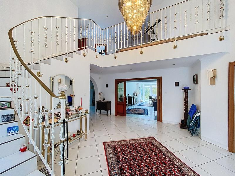 Villa - 272 m² - 6 pièces