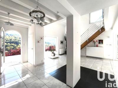 Maison - 220 m² - 7 pièces