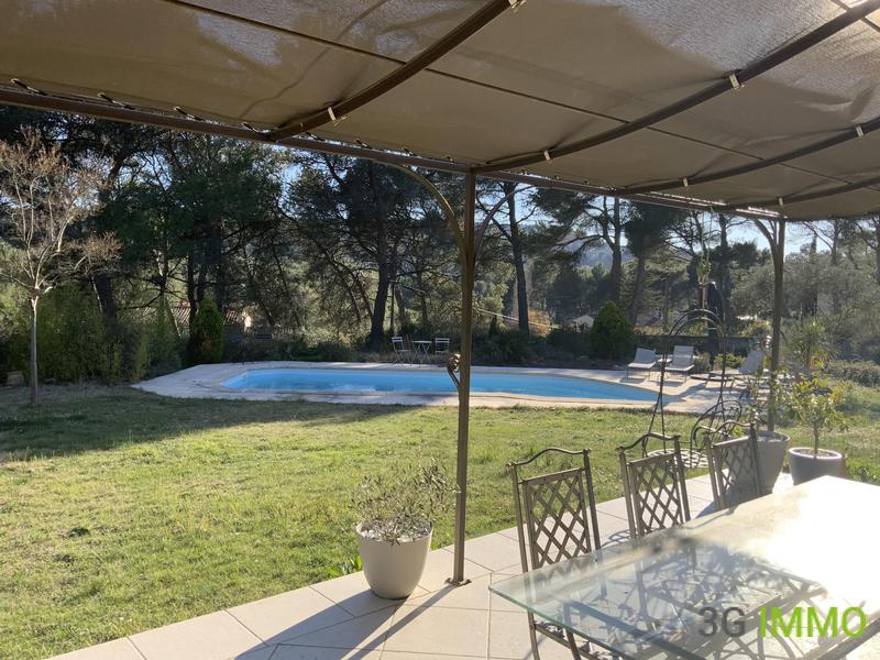 Villa - 201 m² - 6 pièces