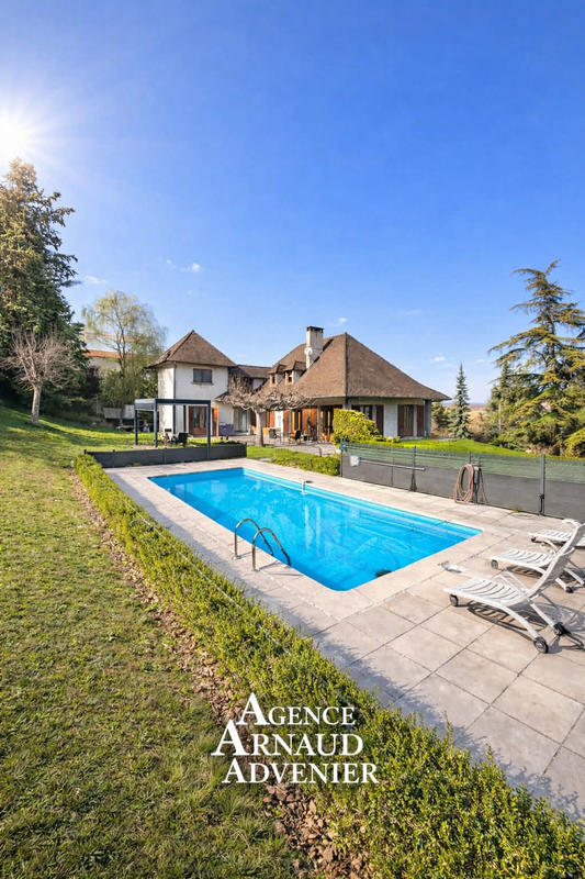 Propriété - 180 m² - 7 pièces