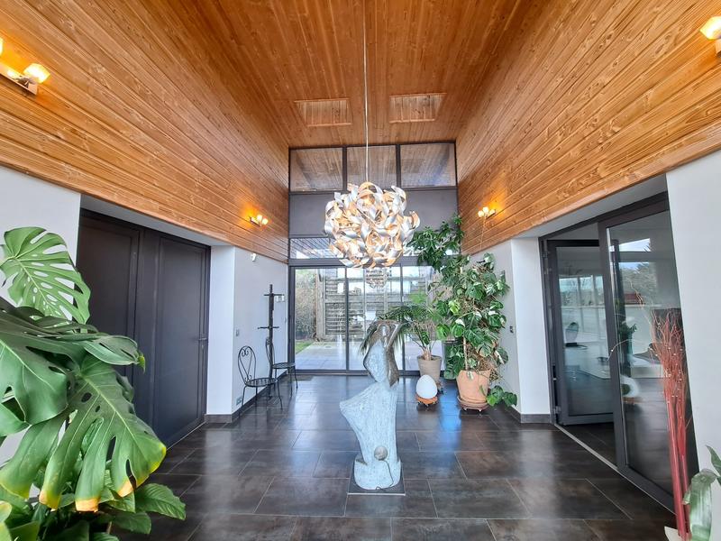 Maison - 305 m² - 6 pièces