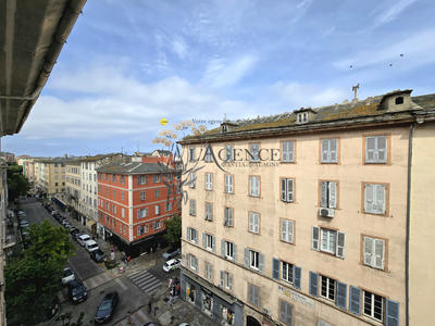 Appartement - 107 m² - 4 pièces