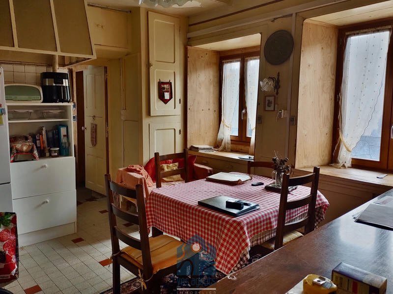 Maison - 250 m² - 13 pièces