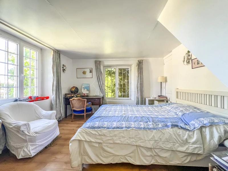 Maison - 383 m² - 17 pièces