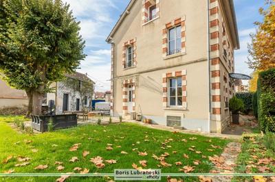 Maison - 206 m² - 7 pièces