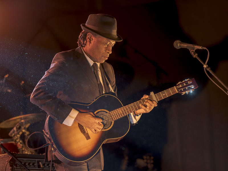 Bai Kamara Jr &amp; The Voodoo Sniffers (Trio)