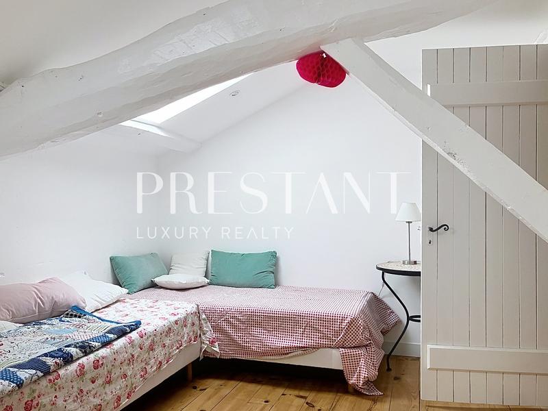 Maison - 415 m² - 10 pièces