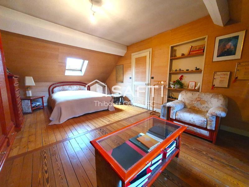 Maison - 228 m² - 9 pièces