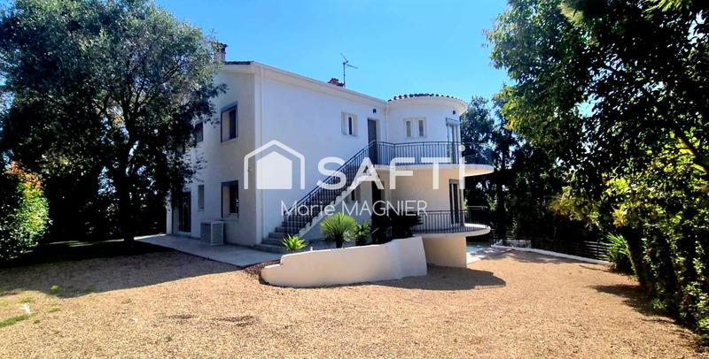 Maison - 266 m² - 7 pièces