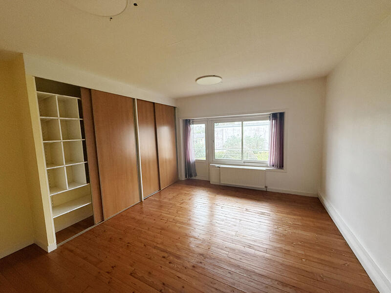 Maison - 225 m² - 10 pièces