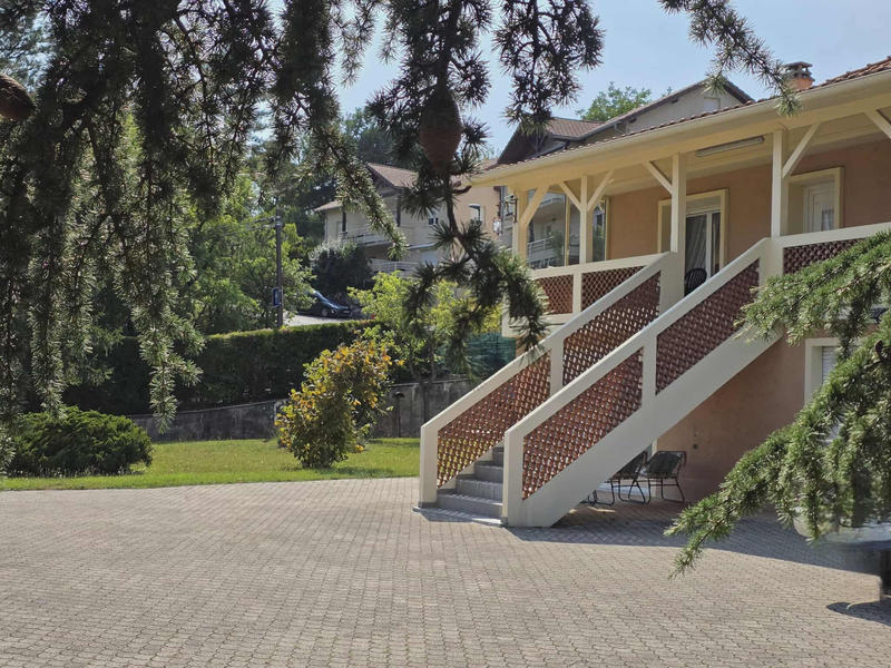 Villa - 163 m² - 10 pièces