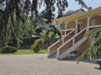 Villa - 163 m² - 10 pièces