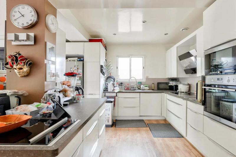 Maison - 220 m² - 7 pièces