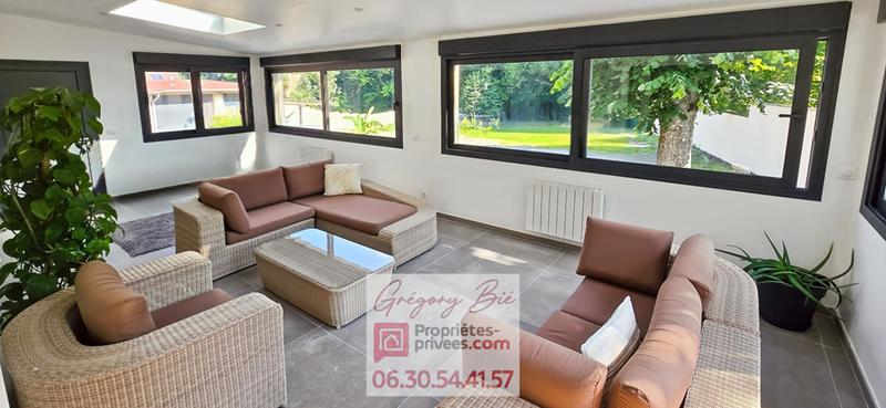 Maison - 270 m² - 9 pièces