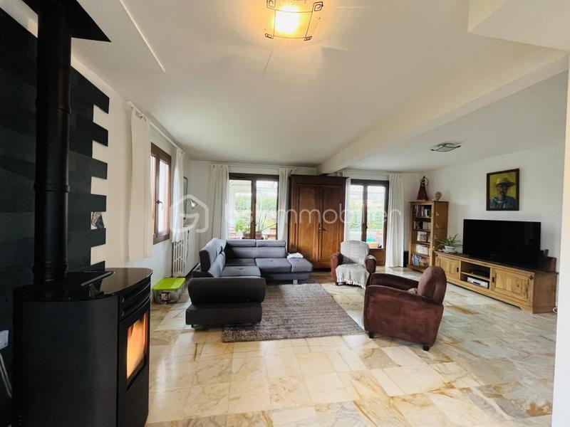 Maison - 222 m² - 8 pièces