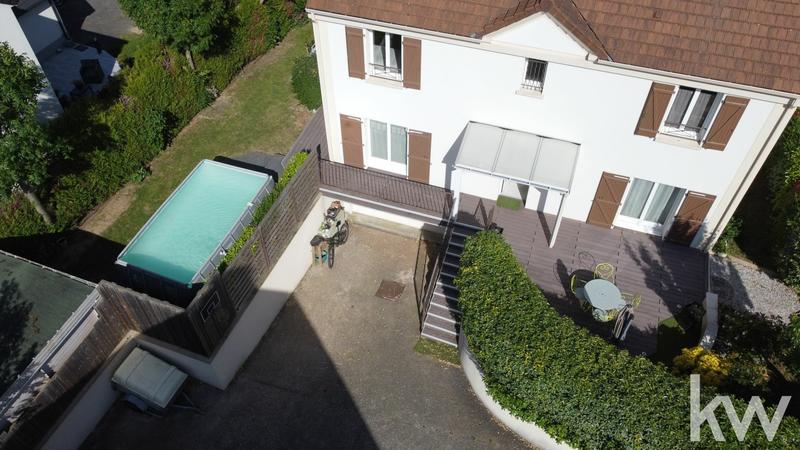 Maison - 212 m² - 9 pièces