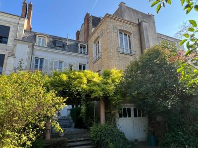 Hôtel particulier - 365 m² - 12 pièces