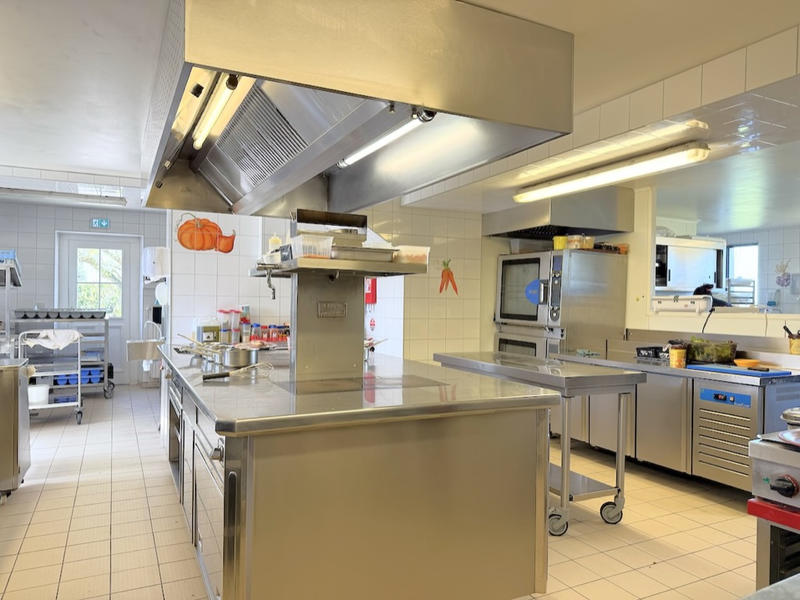 Maison - 410 m² - 9 pièces