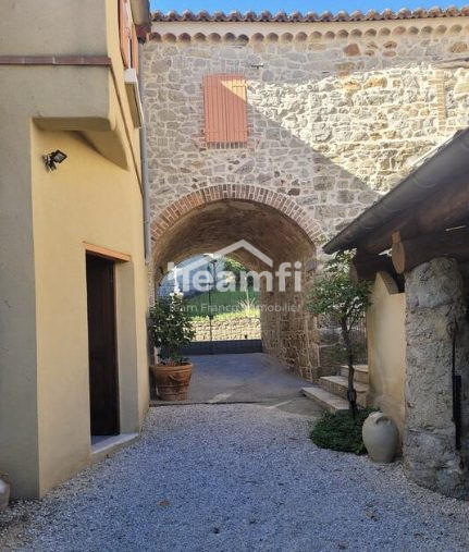 Mas - 215 m² - 12 pièces