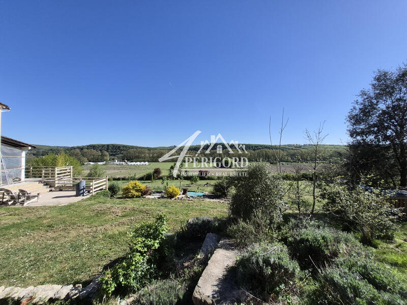 Maison traditionnelle - 243 m² - 8 pièces