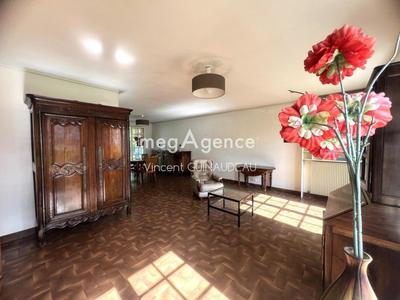 Maison - 220 m² - 11 pièces