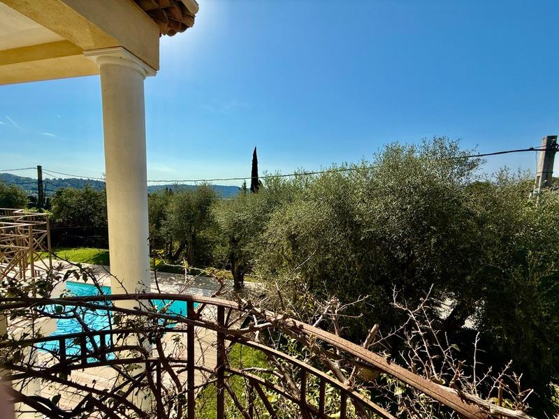 Villa - 200 m² - 5 pièces