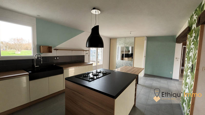 Maison - 246 m² - 8 pièces