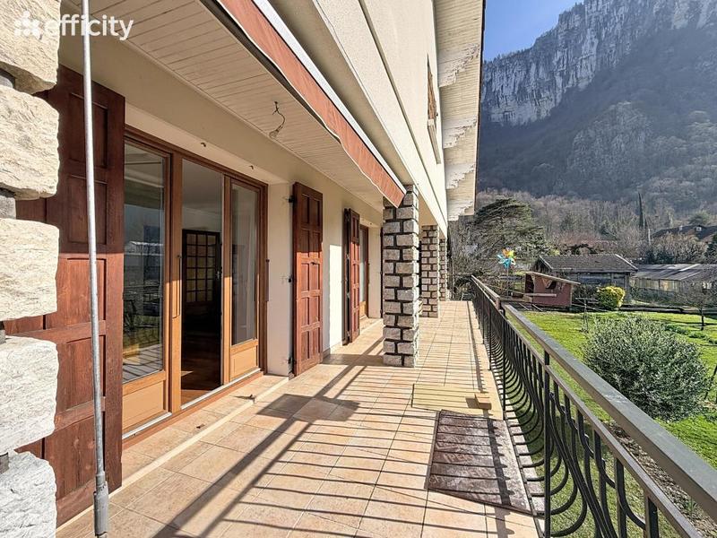 Pavillon - 226 m² - 6 pièces