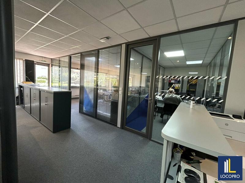 Bureau - 330 m²