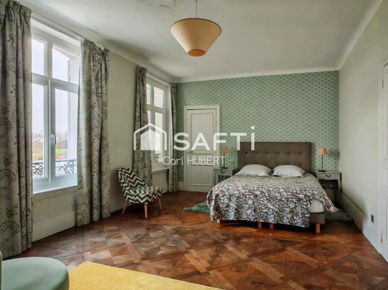 Maison - 284 m² - 12 pièces