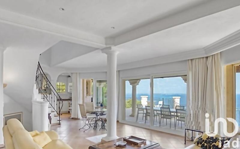 Maison - 250 m² - 7 pièces