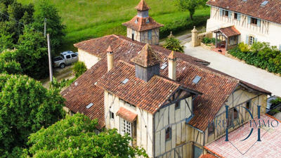 Maison - 704 m² - 22 pièces