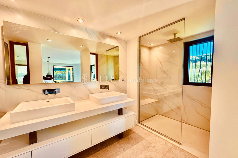 Villa - 266 m² - 5 pièces