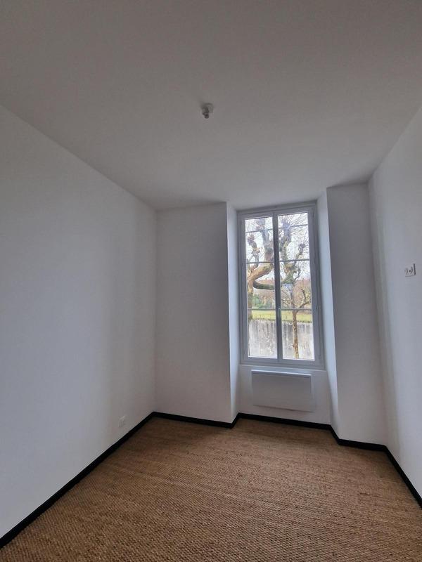 Maison - 850 m² - 35 pièces