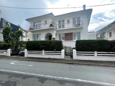 Maison - 150 m² - 10 pièces