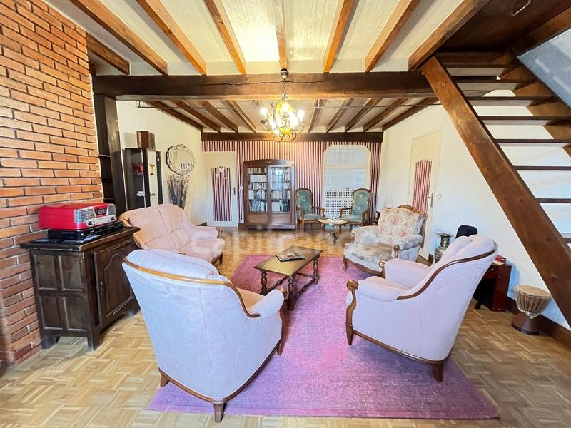 Maison - 240 m² - 9 pièces