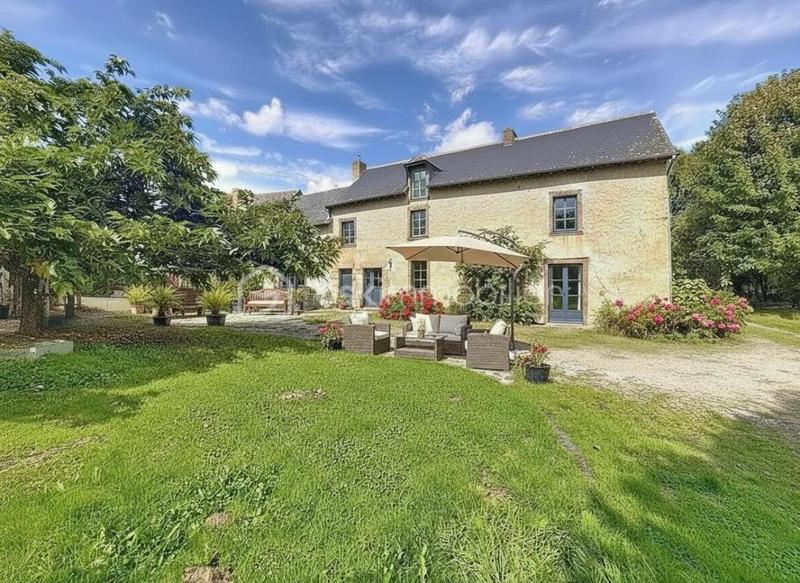 Maison - 240 m² - 10 pièces