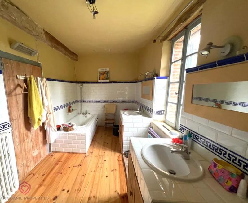 Corps de ferme - 260 m² - 10 pièces