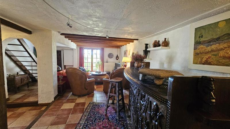 Propriété - 223 m² - 9 pièces